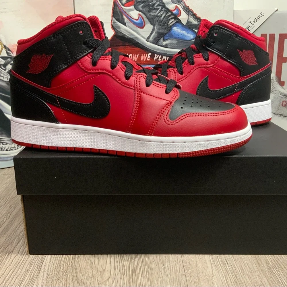 Nike Air Jordan 1 Mid GS 'Reverse Bred' Gym Red/Black 554725-660 Size 6.5Y/8W - Picture 2 of 11